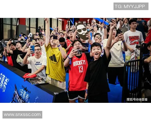 足球明星中国行精彩瞬间回顾与球迷互动热情洋溢的美好时刻 足球明星中国行精彩瞬间回顾与球迷互动热情洋溢的美好时刻